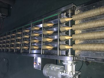 Un buon prezzo. Cono gelato automatizzato che fa macchina con il regolatore dello SpA di Schneider in linea