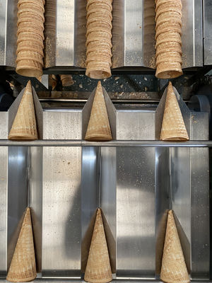 Un buon prezzo. Macchina del creatore del cono gelato di iso 3.37kw con controllo dello SpA in linea
