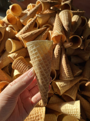Un buon prezzo. cono gelato di 1.5kw 3000Kg che fa l'installazione del giacimento della macchina in linea