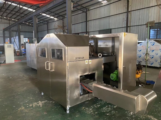 macchina automatica lunga del cono gelato di 3200pcs/H 190mm per la fabbrica della bevanda